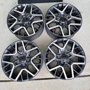 (1) Wheel Rim For Wrangler OEM 18X7.5 Grey Machine